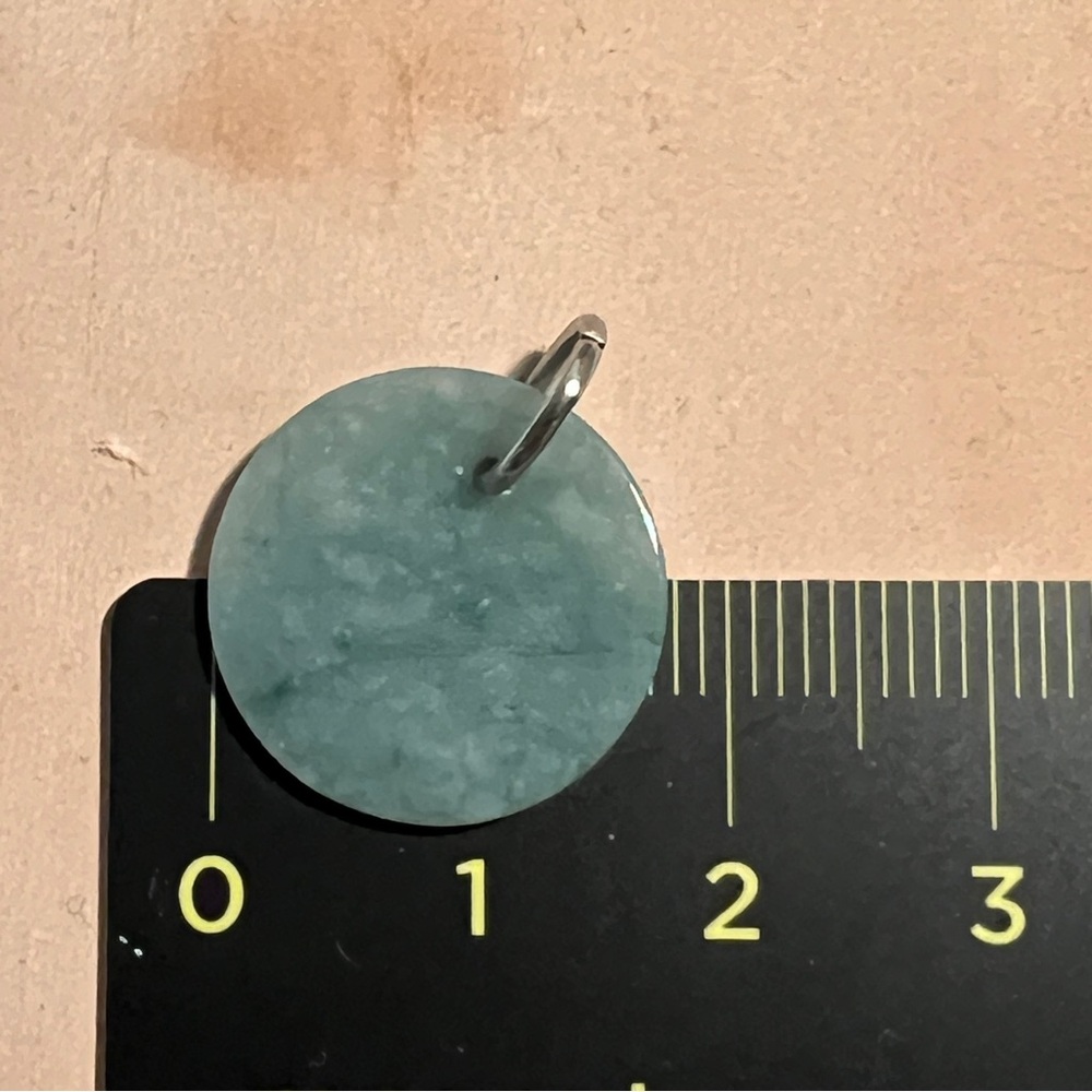 Real Jade disc pendant - Picture 4 of 4